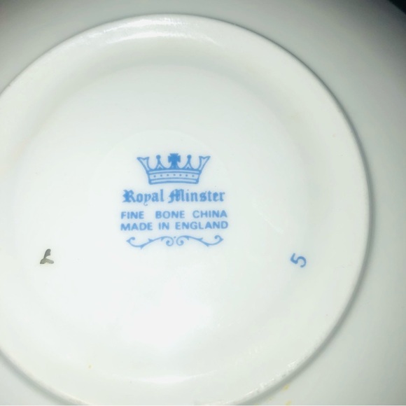 Royal Minster Bone China Teacup and Saucer- like new- no chips no cracks, - Picture 3 of 8
